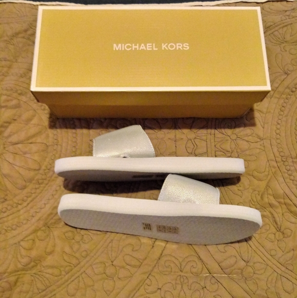 Michael Kors MK Slides Sandals - Picture 3 of 10